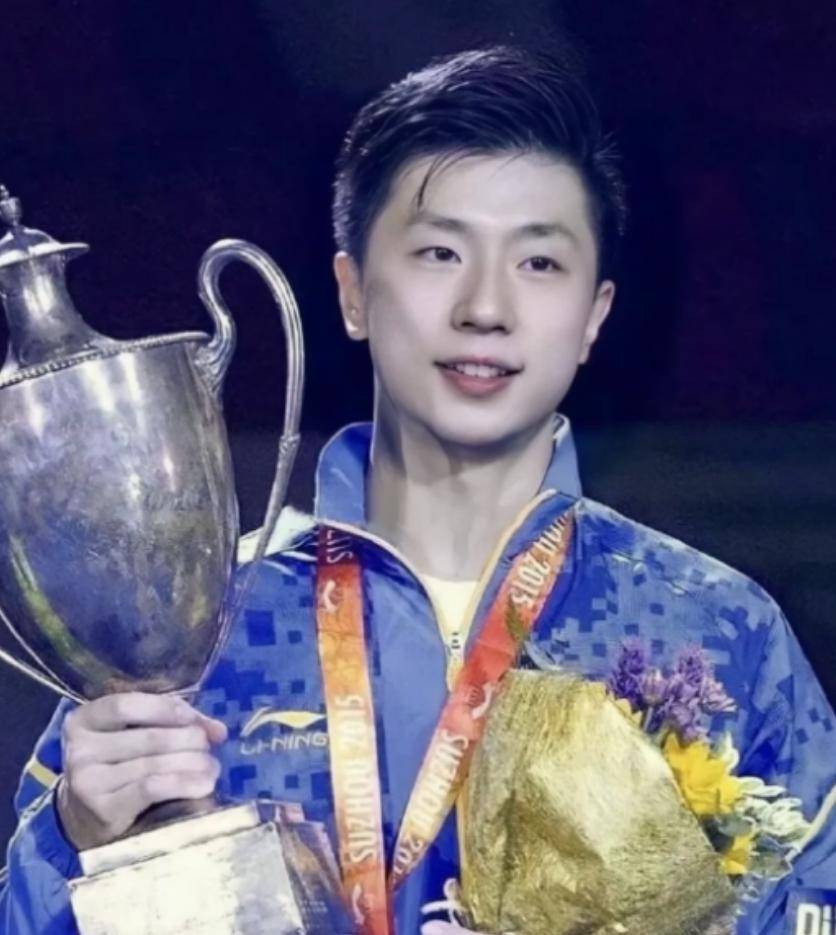 开云体育下载-包含马龙回归首秀大放异彩，羽毛球队主场球迷高呼名字的词条