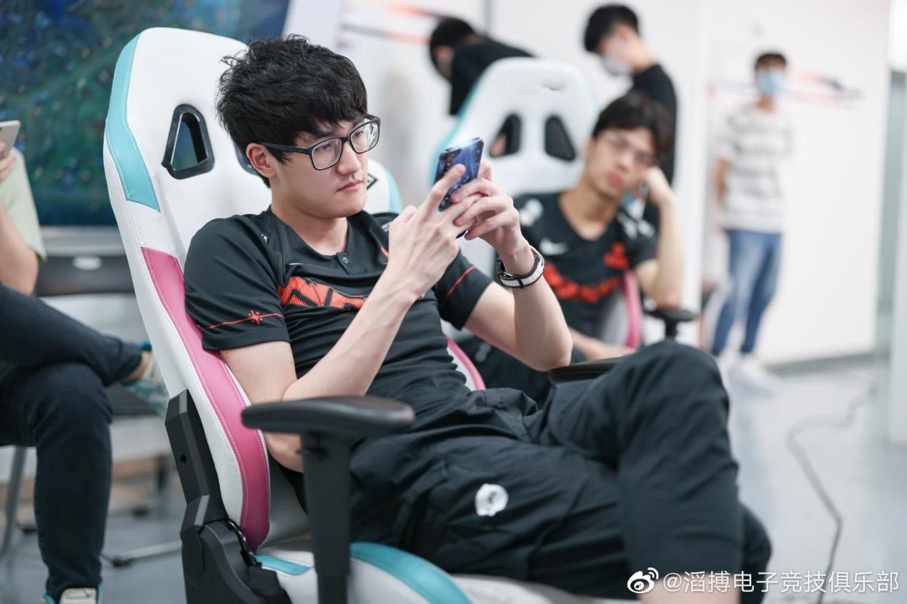 开云官网-关于出色发挥引发热议！，Karsa在切尔西比赛中重返赛场赛场气氛高涨的信息